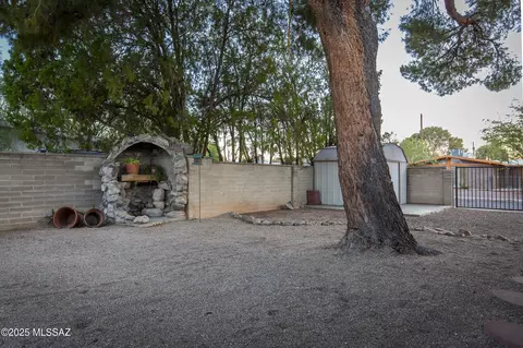 Exterior - 5700 E 19th St, Tucson, AZ 85711 photo 9 of 11