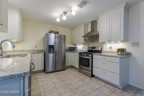 Kitchen - 5700 E 19th St, Tucson, AZ 85711 photo 4 of 6
