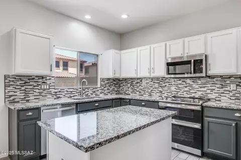 432 W Calle Sombra Linda, Sahuarita, AZ 85629