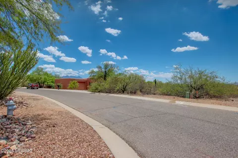 746 E Josephine Canyon Dr, Green Valley, AZ 85614