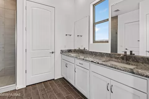 Bath - 14722 E Sands Ranch Rd, Vail, AZ 85641 photo 1 of 2