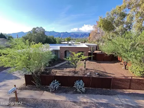 9481 E Calle Eunice, Tucson, AZ 85715