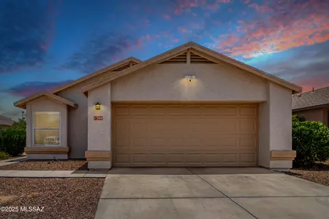 1300 N Falcon Ridge Dr, Tucson, AZ 85745