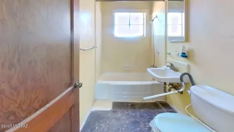 Bath - 4631 E 14th St, Tucson, AZ 85711 photo 1 of 2