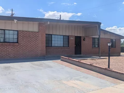 8250 E Shiloh St, Tucson, AZ 85710