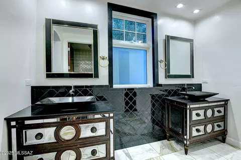 Bath - 745 S 3rd Ave, Tucson, AZ 85701 photo 2 of 4