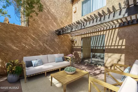 526 N Dodge Blvd, Tucson, AZ 85716