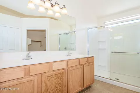 Bath - 12985 E Buchman Canyon Dr, Vail, AZ 85641 photo 2 of 2