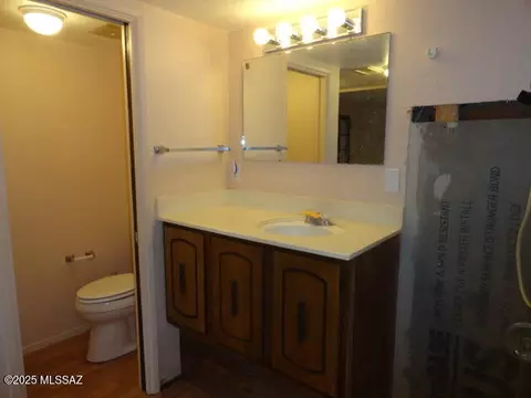 Bath - 1033 E Irene Cir, Pearce, AZ 85625 photo 1 of 2