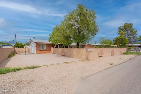 2472 N Jordan Dr, Tucson, AZ 85745