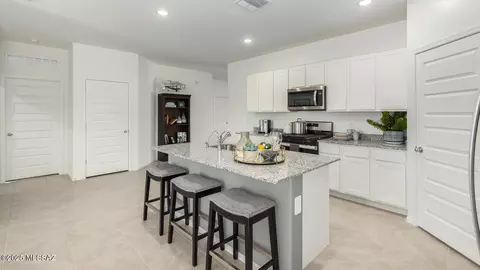 Kitchen - 9846 E Gray Hawk Dr, Tucson, AZ 85730 photo 2 of 4