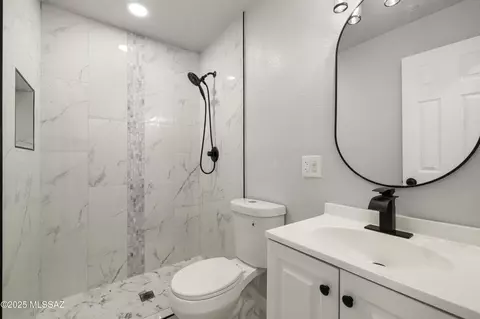 Bath - 5609 E Juarez St, Tucson, AZ 85711 photo 1 of 2