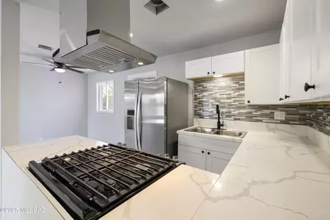5609 E Juarez St, Tucson, AZ 85711