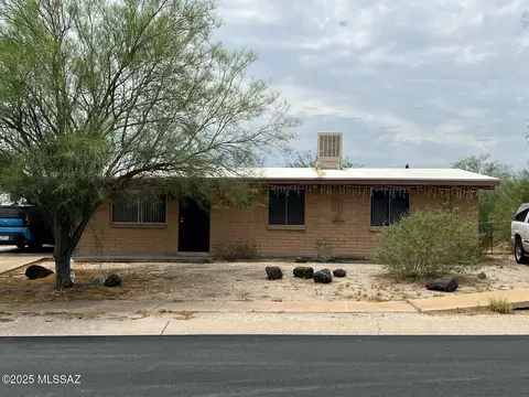 3770 S Serena Ln, Tucson, AZ 85730