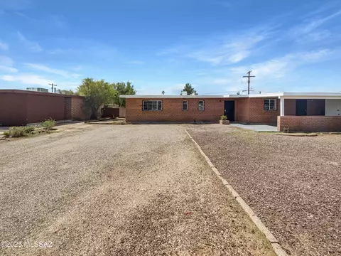 6958 E Calle Canis, Tucson, AZ 85710