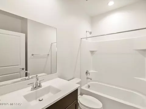 9865 N Solstice Ave, Tucson, AZ 85743
