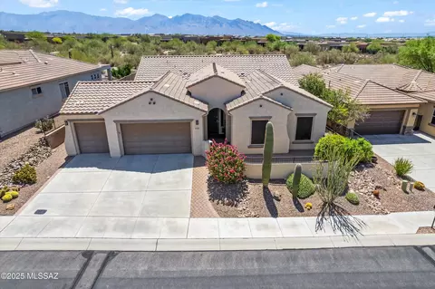 12410 N Golden Mirror Dr, Marana, AZ 85658