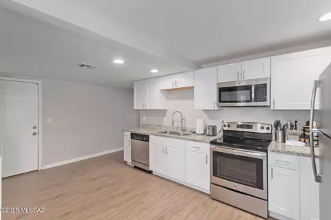 Kitchen - 1314 E Hedrick Dr, Tucson, AZ 85719 photo 1 of 4