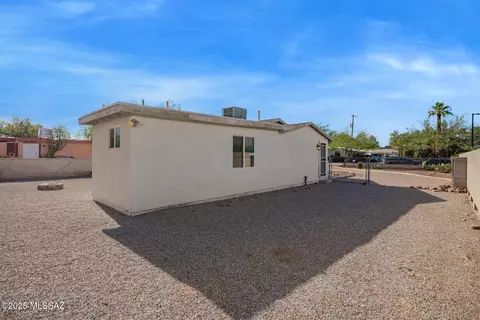 Exterior - 1314 E Hedrick Dr, Tucson, AZ 85719 photo 4 of 9
