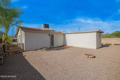 Exterior - 1314 E Hedrick Dr, Tucson, AZ 85719 photo 5 of 9