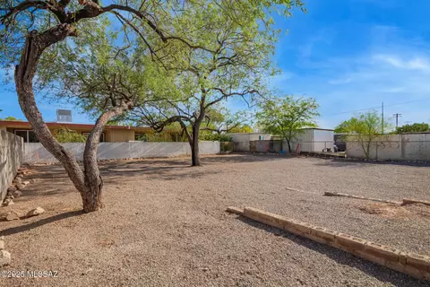 Exterior - 1314 E Hedrick Dr, Tucson, AZ 85719 photo 7 of 9
