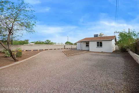 Exterior - 1314 E Hedrick Dr, Tucson, AZ 85719 photo 2 of 9