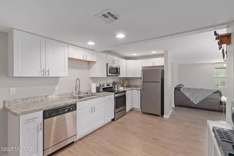 Kitchen - 1314 E Hedrick Dr, Tucson, AZ 85719 photo 2 of 4