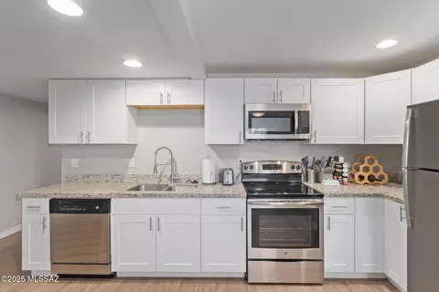 Kitchen - 1314 E Hedrick Dr, Tucson, AZ 85719 photo 4 of 4