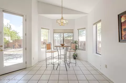 Dining - 9166 E Dawn Post Rd, Tucson, AZ 85749 photo 1 of 3