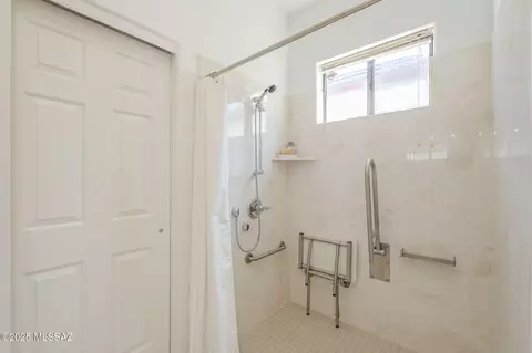 Bath - 9166 E Dawn Post Rd, Tucson, AZ 85749 photo 3 of 5