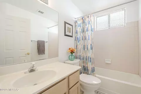 Bath - 9166 E Dawn Post Rd, Tucson, AZ 85749 photo 5 of 5
