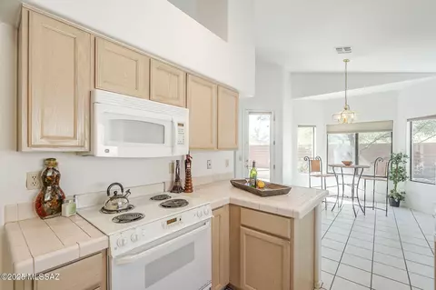 Kitchen - 9166 E Dawn Post Rd, Tucson, AZ 85749 photo 1 of 6