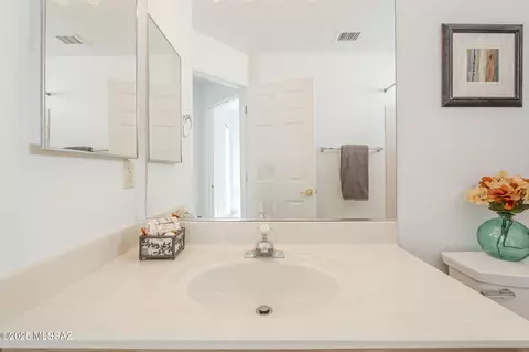 Bath - 9166 E Dawn Post Rd, Tucson, AZ 85749 photo 4 of 5