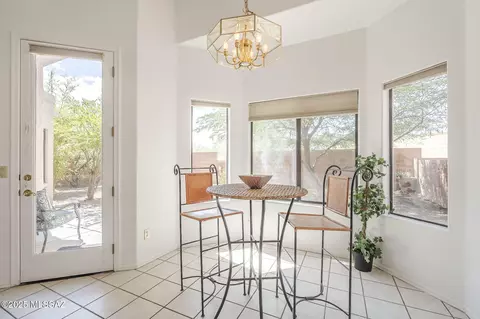 Dining - 9166 E Dawn Post Rd, Tucson, AZ 85749 photo 2 of 3