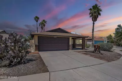 10043 E Hawthorne St, Tucson, AZ 85748