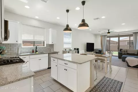 6548 E Via Arroyo Largo, Tucson, AZ 85756
