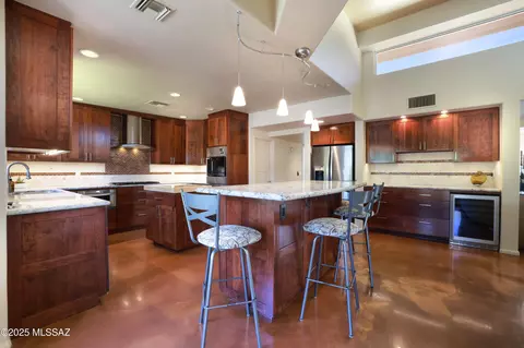 Kitchen - 6655 E Circulo Invierno, Tucson, AZ 85750 photo 2 of 5