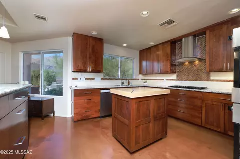 Kitchen - 6655 E Circulo Invierno, Tucson, AZ 85750 photo 5 of 5