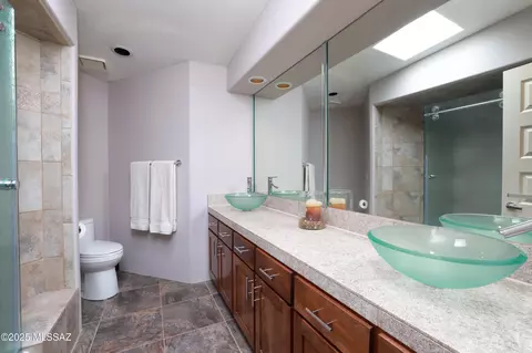 Bath - 6655 E Circulo Invierno, Tucson, AZ 85750 photo 4 of 5