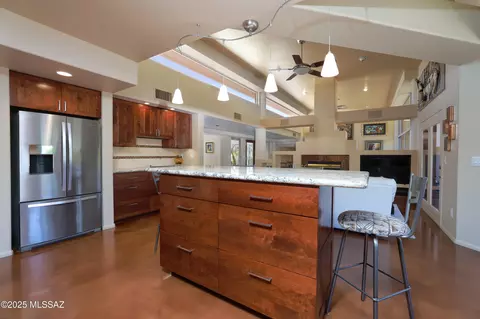 Kitchen - 6655 E Circulo Invierno, Tucson, AZ 85750 photo 4 of 5