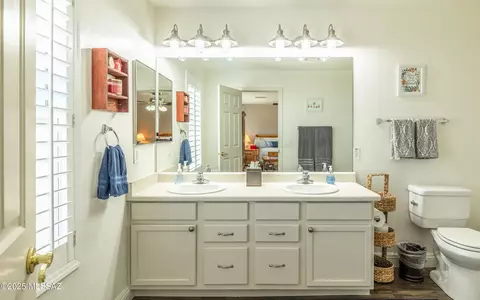 Bath - 8525 E Ramona Madera Ln, Tucson, AZ 85747 photo 3 of 4