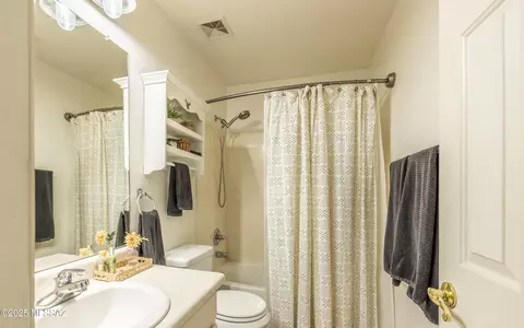 Bath - 8525 E Ramona Madera Ln, Tucson, AZ 85747 photo 2 of 4