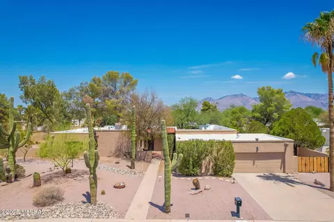 6967 E Calle Cerca, Tucson, AZ 85715