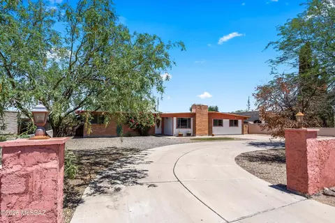 8745 E Old Spanish Trl, Tucson, AZ 85710