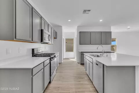 Kitchen - 12176 E Morris Carson Dr, Vail, AZ 85641 photo 2 of 3
