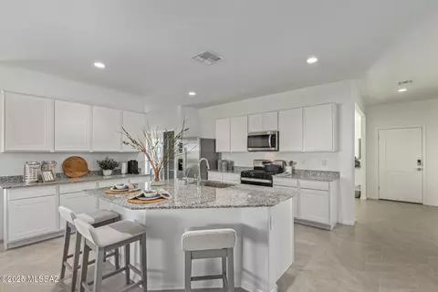 1064 S Chatfield Ave, Vail, AZ 85641