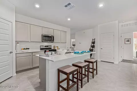 Kitchen - 3930 E Market St, Tucson, AZ 85706 photo 4 of 7