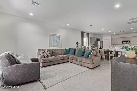 Living - 3930 E Market St, Tucson, AZ 85706 photo 2 of 2