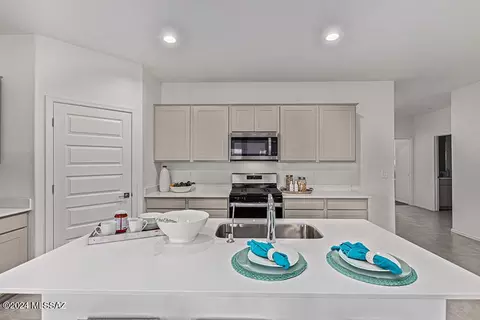 Kitchen - 3930 E Market St, Tucson, AZ 85706 photo 3 of 7