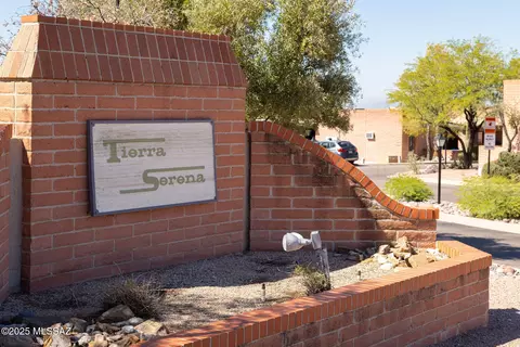 5514 N Arroyo Grande Dr, Tucson, AZ 85718